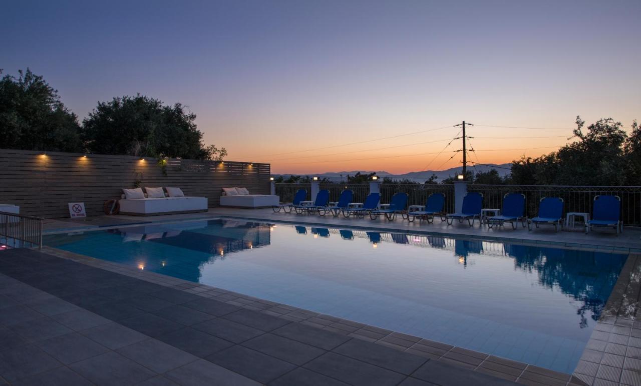 Varouxakis Hotel Platanés Екстериор снимка
