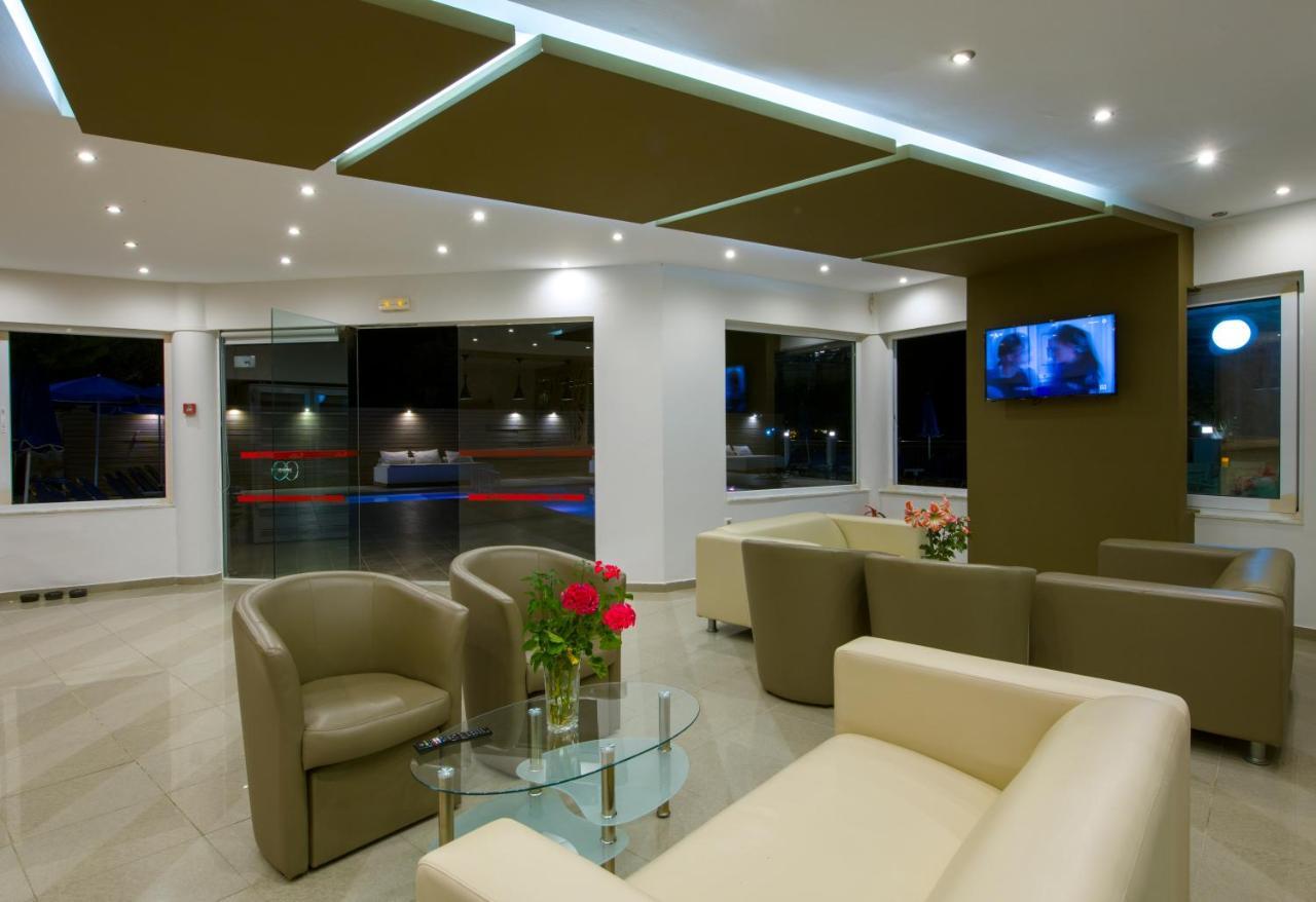 Varouxakis Hotel Platanés Екстериор снимка