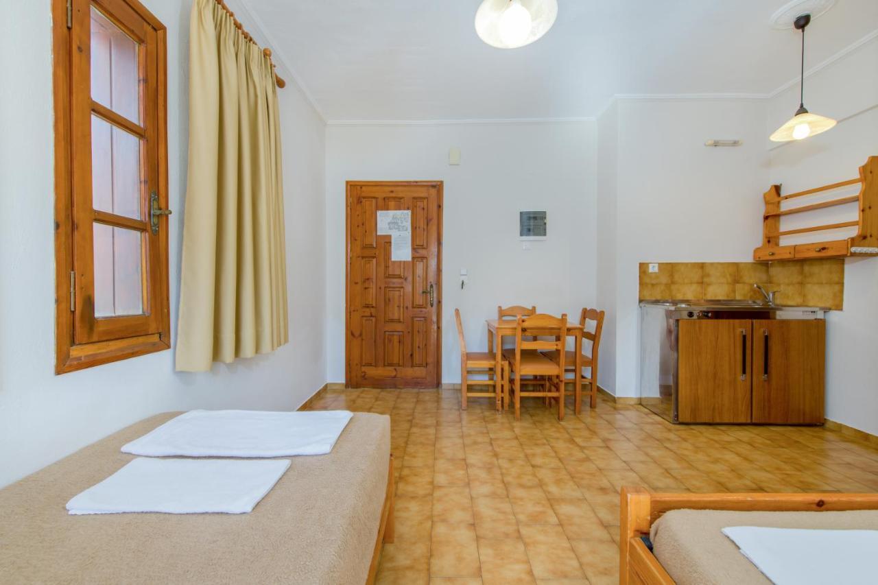 Varouxakis Hotel Platanés Екстериор снимка