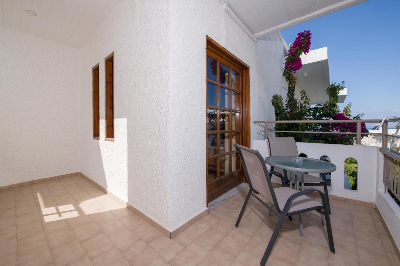 Varouxakis Hotel Platanés Екстериор снимка