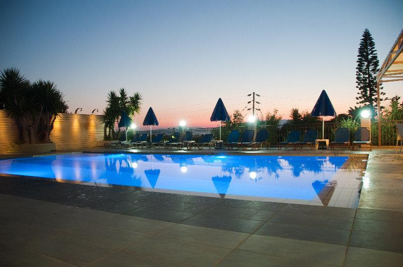 Varouxakis Hotel Platanés Екстериор снимка